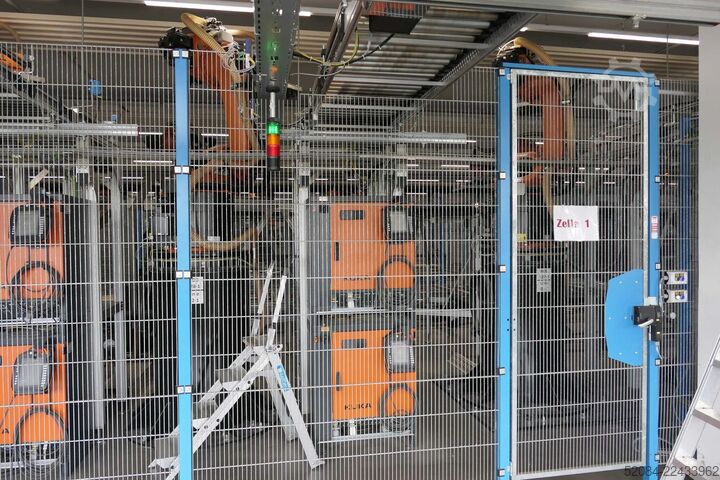 Paletizačná linka s robotmi KUKA KUKA Automatische Palettieranlage