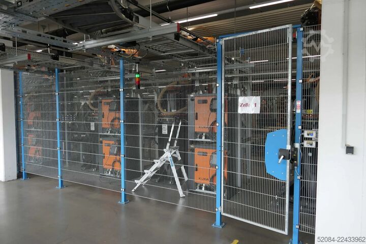 Paletizačná linka s robotmi KUKA KUKA Automatische Palettieranlage