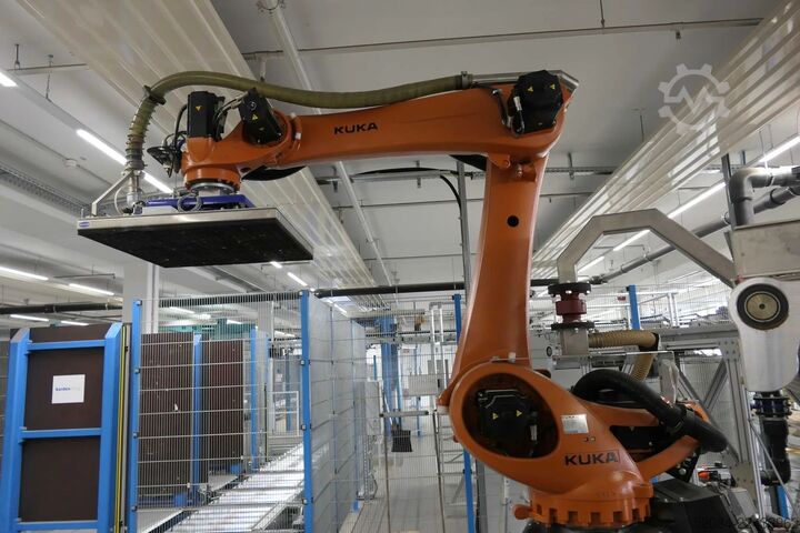 Paletizačná linka s robotmi KUKA KUKA Automatische Palettieranlage