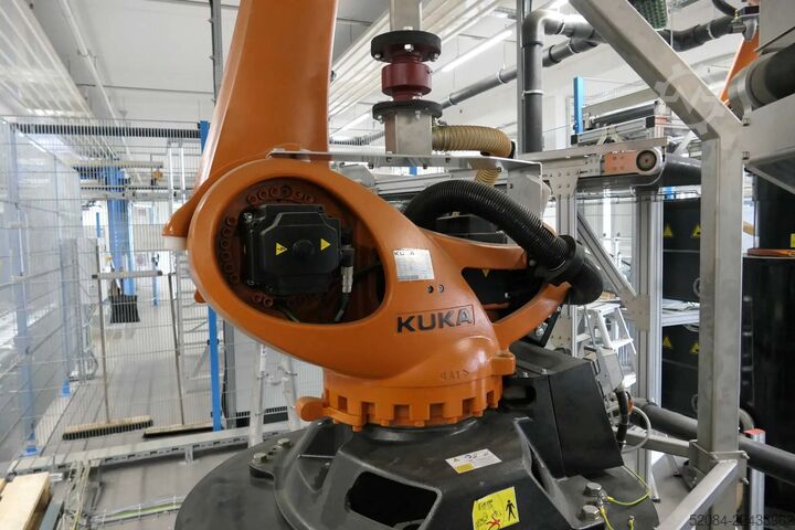 Paletizačná linka s robotmi KUKA KUKA Automatische Palettieranlage