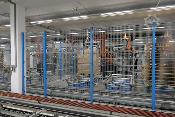 Paletizačná linka s robotmi KUKA KUKA Automatische Palettieranlage