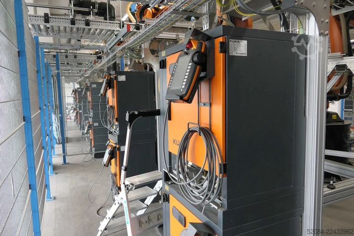 Paletizačná linka s robotmi KUKA KUKA Automatische Palettieranlage