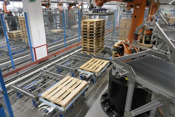 Paletizačná linka s robotmi KUKA KUKA Automatische Palettieranlage