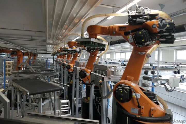 Paletizačná linka s robotmi KUKA KUKA Automatische Palettieranlage