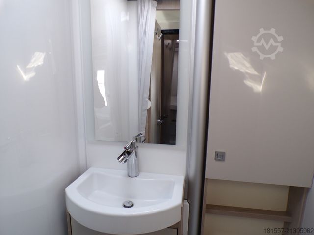 अर्ध-संयोजित कैम्पर BÜRSTNER Lineo T 700 Tageszulassung / Active, Xenon, Isof