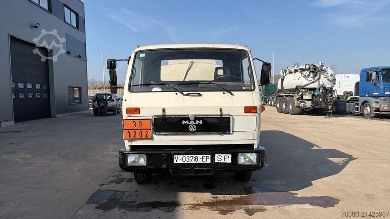 油罐车 MAN 10.153 (7410L / STEEL SUSP. / MANUAL PUMP / POM...