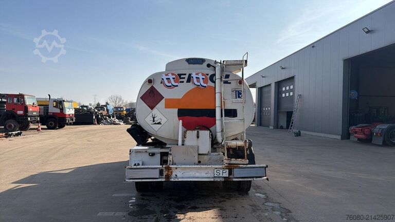 油罐车 MAN 10.153 (7410L / STEEL SUSP. / MANUAL PUMP / POM...