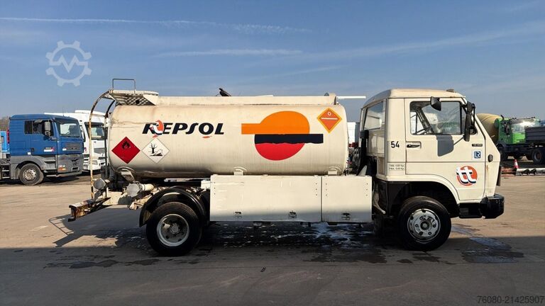 油罐车 MAN 10.153 (7410L / STEEL SUSP. / MANUAL PUMP / POM...