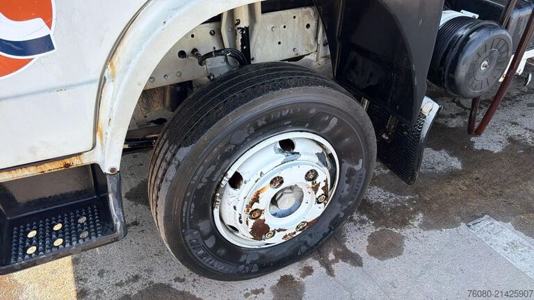 油罐车 MAN 10.153 (7410L / STEEL SUSP. / MANUAL PUMP / POM...