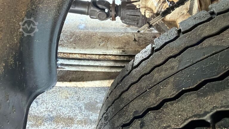 油罐车 MAN 10.153 (7410L / STEEL SUSP. / MANUAL PUMP / POM...