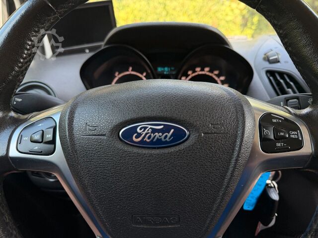 Slēgtais furgons FORD Transit Courier 1.5 TdCi L1H1 Klima Ahk Kamera