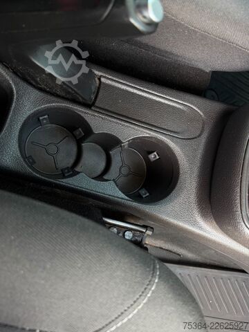 Slēgtais furgons FORD Transit Courier 1.5 TdCi L1H1 Klima Ahk Kamera