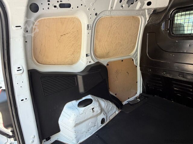 Slēgtais furgons FORD Transit Courier 1.5 TdCi L1H1 Klima Ahk Kamera