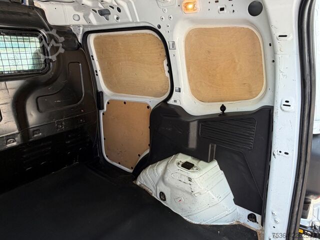 Slēgtais furgons FORD Transit Courier 1.5 TdCi L1H1 Klima Ahk Kamera