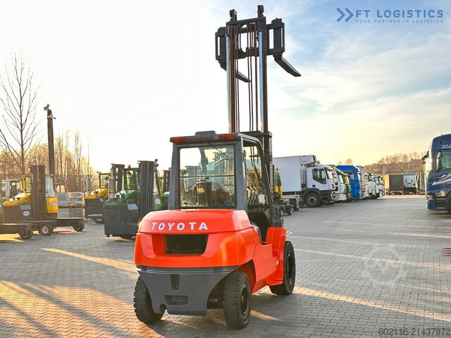 फोर्कलिफ्ट Toyota 42-4FD40 / DIESEL / 4500KG / DUPLEX / FO