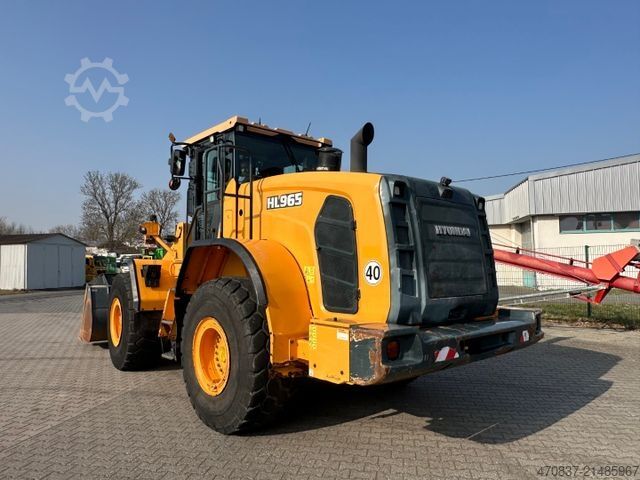 Máy xúc lật bánh lốp HYUNDAI HL 965