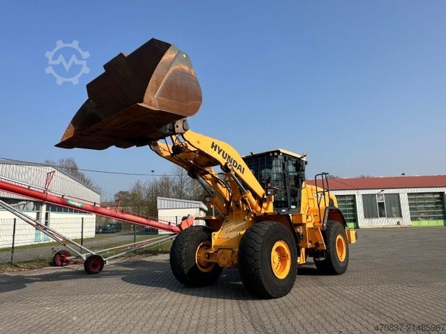 Máy xúc lật bánh lốp HYUNDAI HL 965