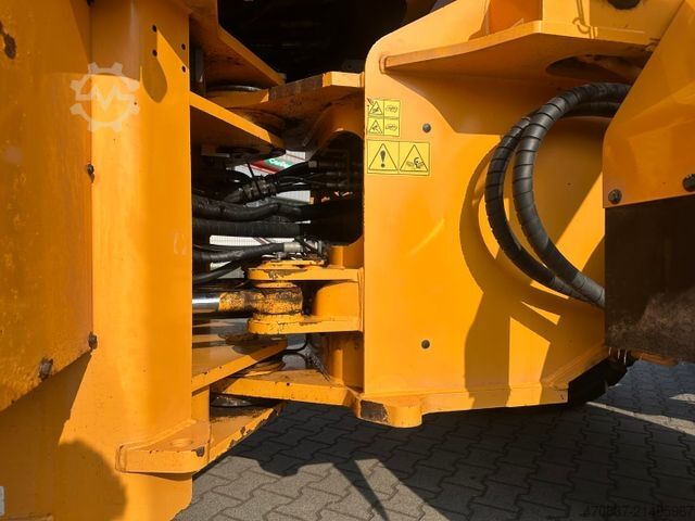 Máy xúc lật bánh lốp HYUNDAI HL 965