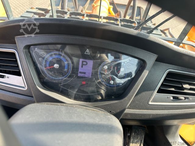 Máy xúc lật bánh lốp HYUNDAI HL 965