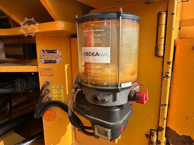 Máy xúc lật bánh lốp HYUNDAI HL 965