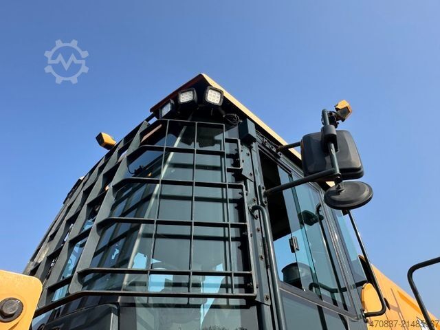 Máy xúc lật bánh lốp HYUNDAI HL 965