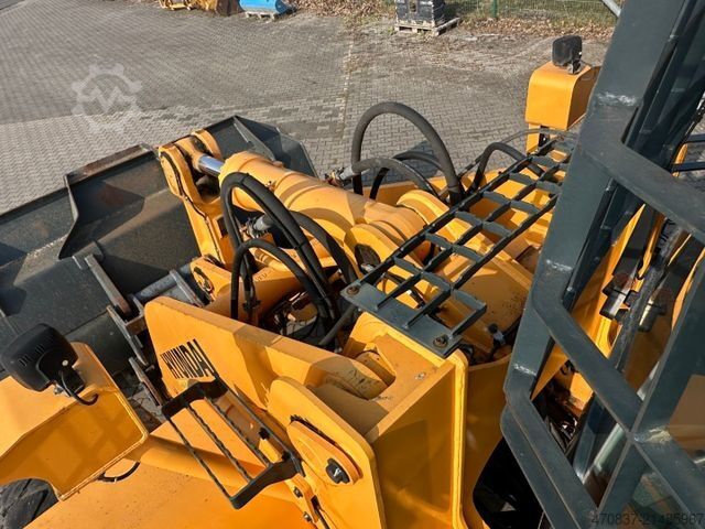 Máy xúc lật bánh lốp HYUNDAI HL 965