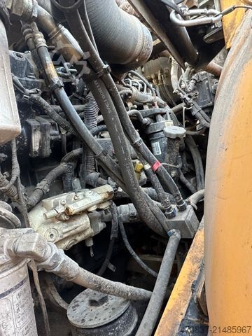 Máy xúc lật bánh lốp HYUNDAI HL 965