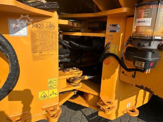 Máy xúc lật bánh lốp HYUNDAI HL 965