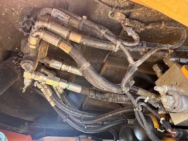 Máy xúc lật bánh lốp HYUNDAI HL 965