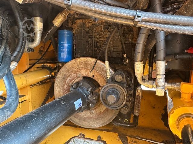 Máy xúc lật bánh lốp HYUNDAI HL 965