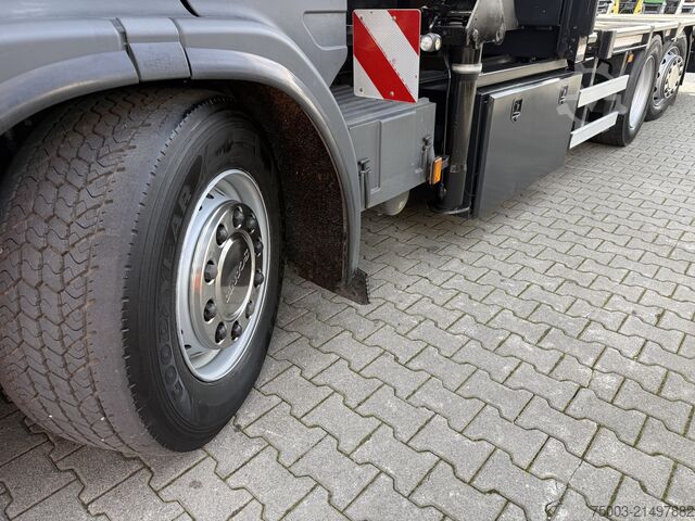 Lastbil med flak Scania R440 6X2*4 Kran HMF 5020 K5