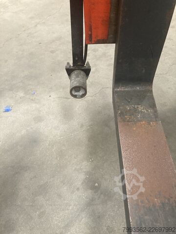 Xe nâng Linde A13