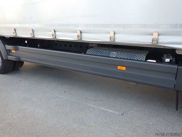 Ciężarówka z płaską platformą MERCEDES-BENZ 1327 L Atego 4 Pritsche 7,3m/LBW/AHK/Klima/55tkm