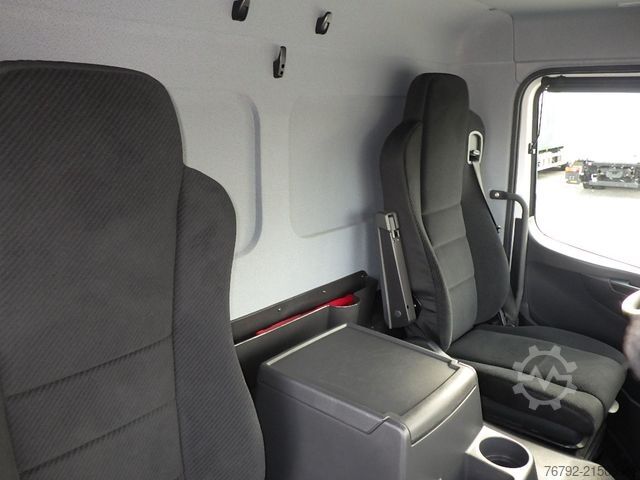 Samochód ciężarowy z plandeką typu platforma MERCEDES-BENZ 1327 L Atego 4 Pritsche 7,3m/LBW/AHK/Klima/55tkm