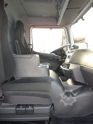 Samochód ciężarowy z plandeką typu platforma MERCEDES-BENZ 1327 L Atego 4 Pritsche 7,3m/LBW/AHK/Klima/55tkm