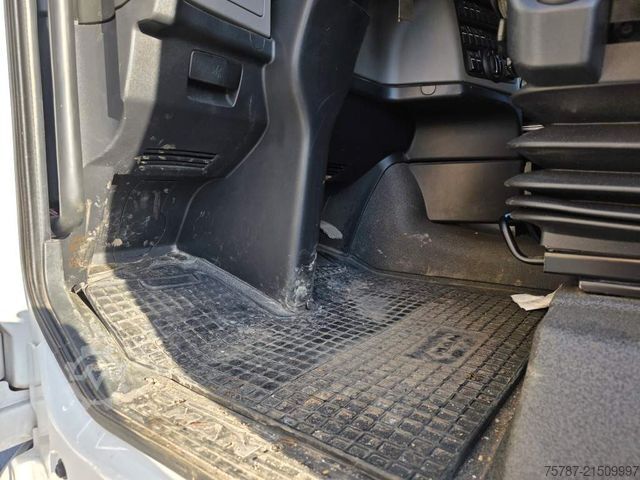 টাও ট্রাক MAN 26.400 TGX mit Baustoffplateau, geteilte Rampen