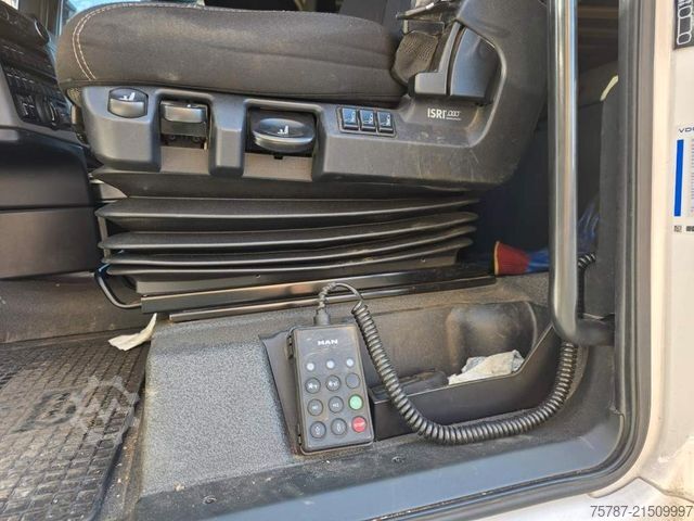 টাও ট্রাক MAN 26.400 TGX mit Baustoffplateau, geteilte Rampen