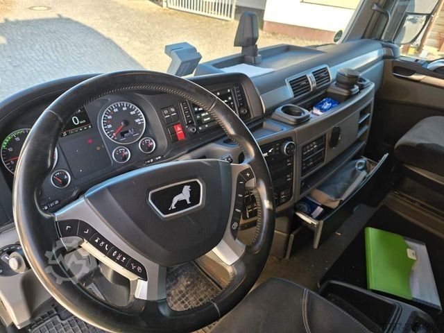 টাও ট্রাক MAN 26.400 TGX mit Baustoffplateau, geteilte Rampen