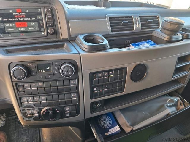 টাও ট্রাক MAN 26.400 TGX mit Baustoffplateau, geteilte Rampen