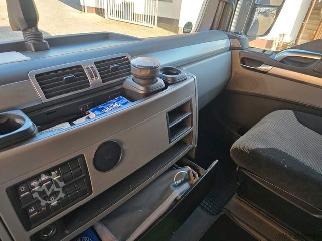 টাও ট্রাক MAN 26.400 TGX mit Baustoffplateau, geteilte Rampen