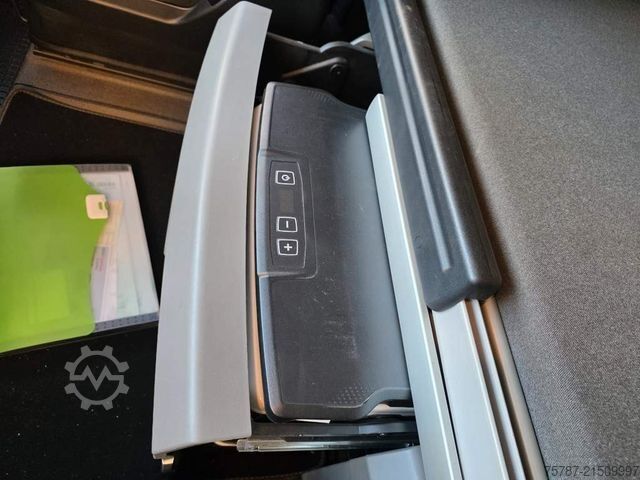 টাও ট্রাক MAN 26.400 TGX mit Baustoffplateau, geteilte Rampen