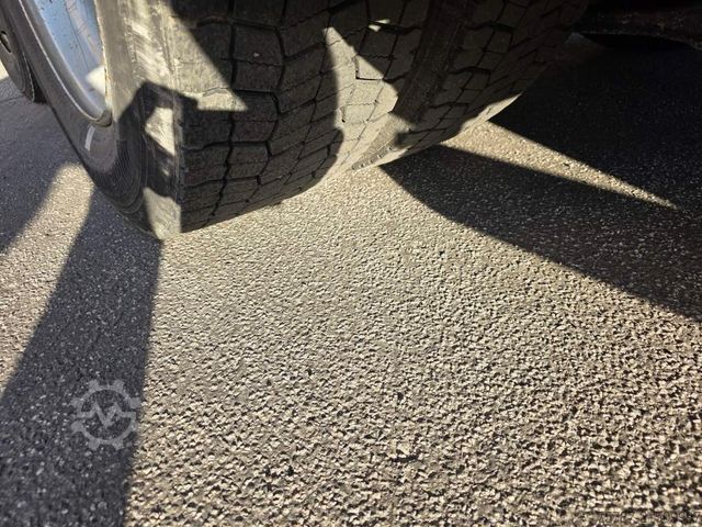 টাও ট্রাক MAN 26.400 TGX mit Baustoffplateau, geteilte Rampen