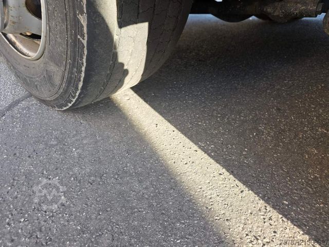 টাও ট্রাক MAN 26.400 TGX mit Baustoffplateau, geteilte Rampen