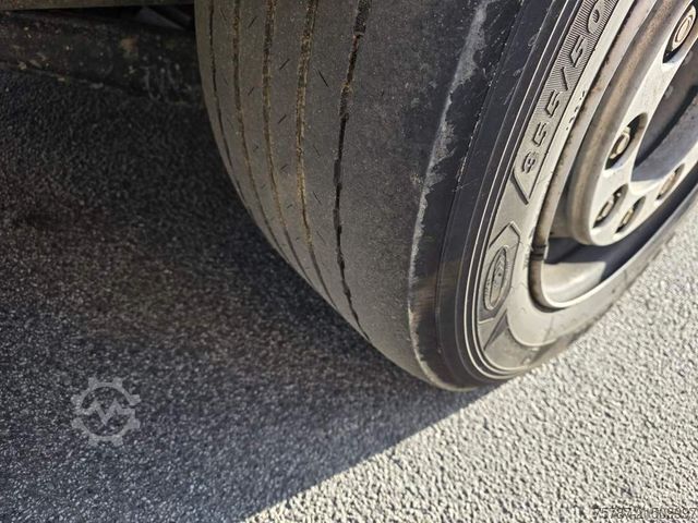 টাও ট্রাক MAN 26.400 TGX mit Baustoffplateau, geteilte Rampen