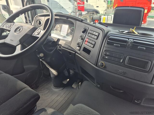 Затворен контейнер Mercedes-Benz Atego 818 L