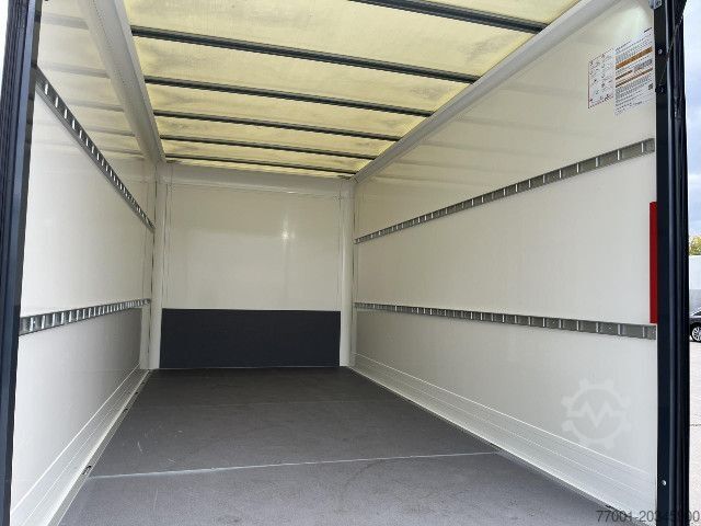 Laatikkoauto IVECO 35S21HA8/P Koffer u. Labowa LED HI-MATIC