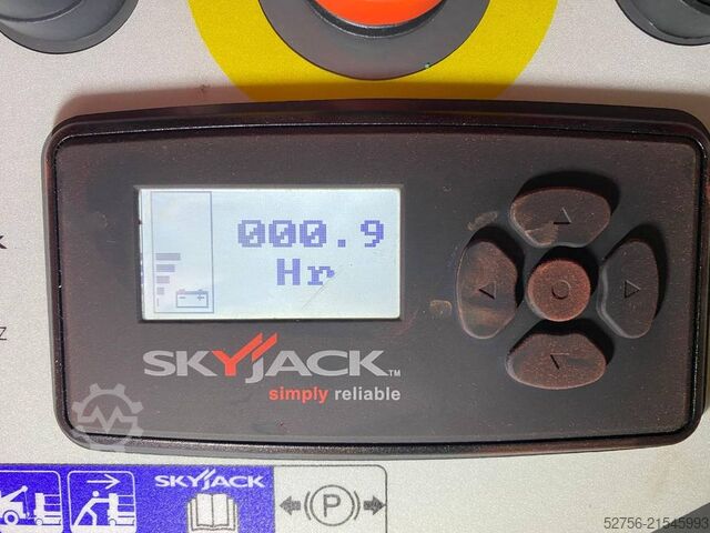 Nožnicový výťah SkyJack SJ12E