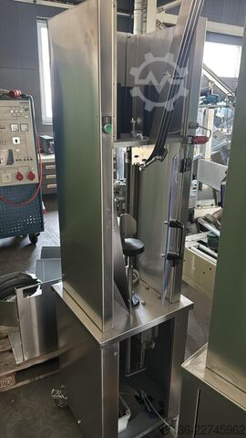Capsuleuse semi-automatique à capsules couronne Rizzolio RLC1