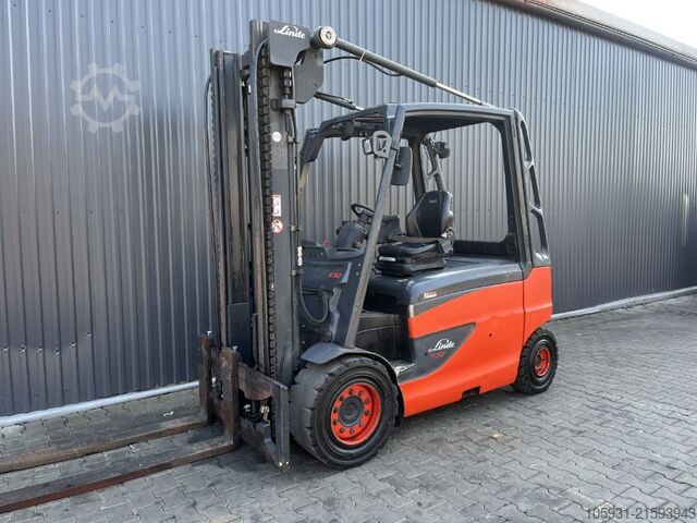 Empilhador eléctrico de 4 rodas Linde E50HL-01