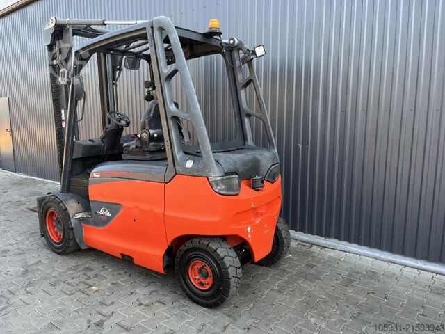 Empilhador eléctrico de 4 rodas Linde E50HL-01